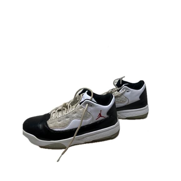 Nike Jordan Max Aura 2 White Black Gym Red Mens 10.5 main image 4